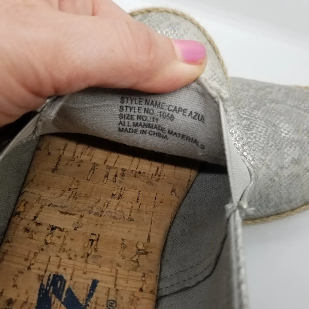 Seven7 Cape Azul espadrille platinum snake print loafer size 11